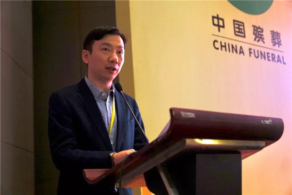 公墓工作委员会主任赵小虎作工作报告