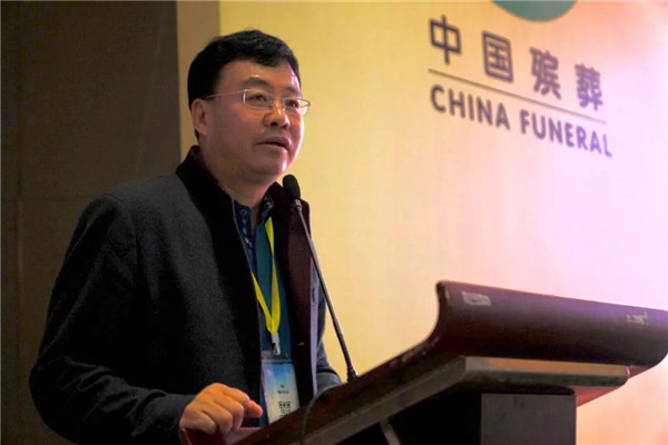 青年与社会工作委员会主任刘鹏作工作报告