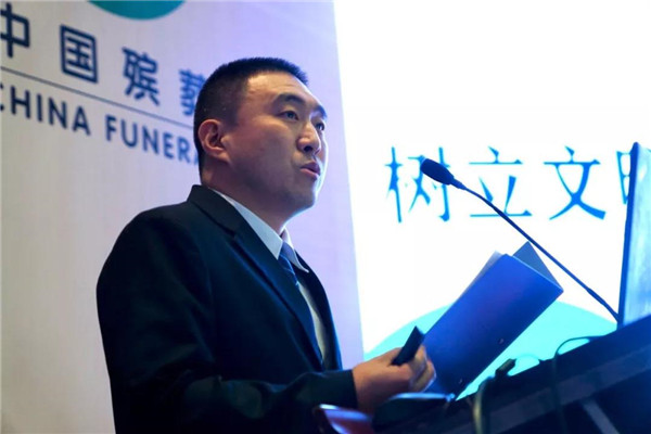 瞿峰作先进单位事迹报告