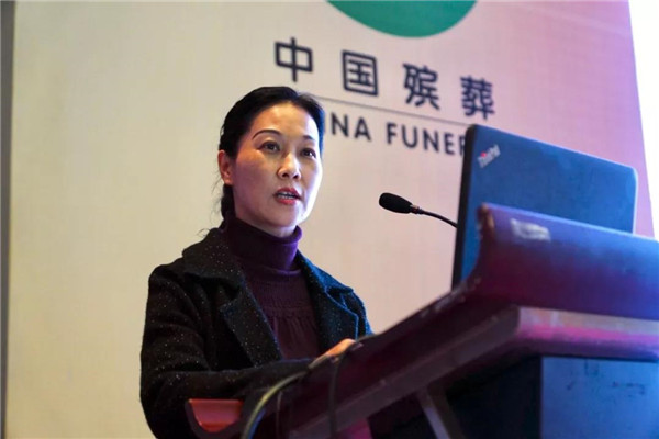 徐小萍作先进个人事迹报告