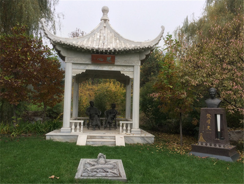 天寿陵园侯耀文老先生的墓