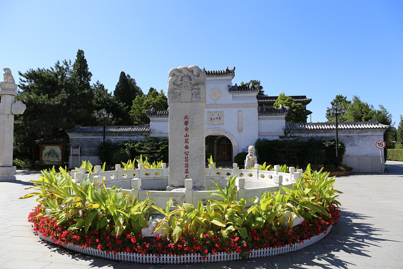 万安公墓景观图