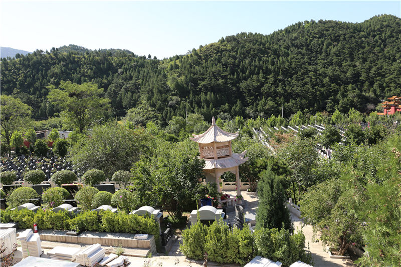 北京德陵公墓景观图