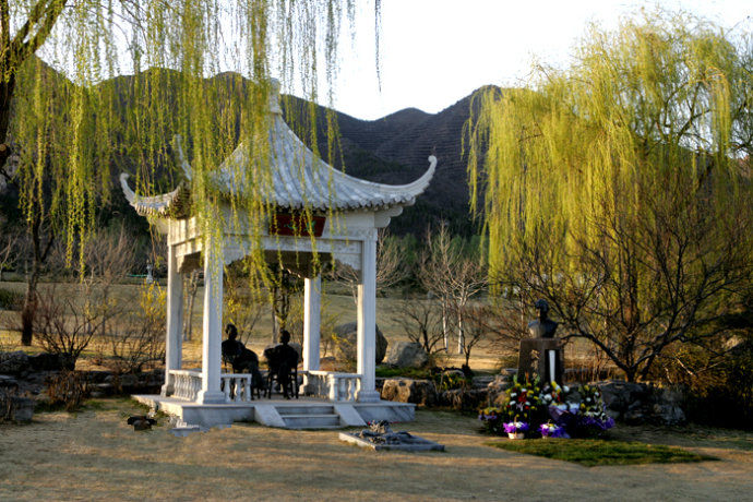 侯耀文墓地