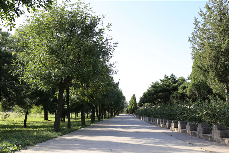 太子峪陵园内景观图