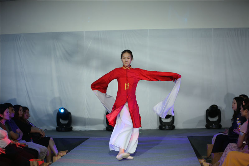 灵山宝塔陵园服装秀开场舞