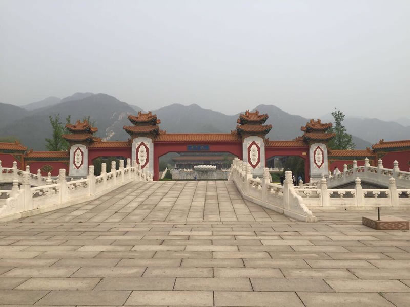 天寿陵园正门