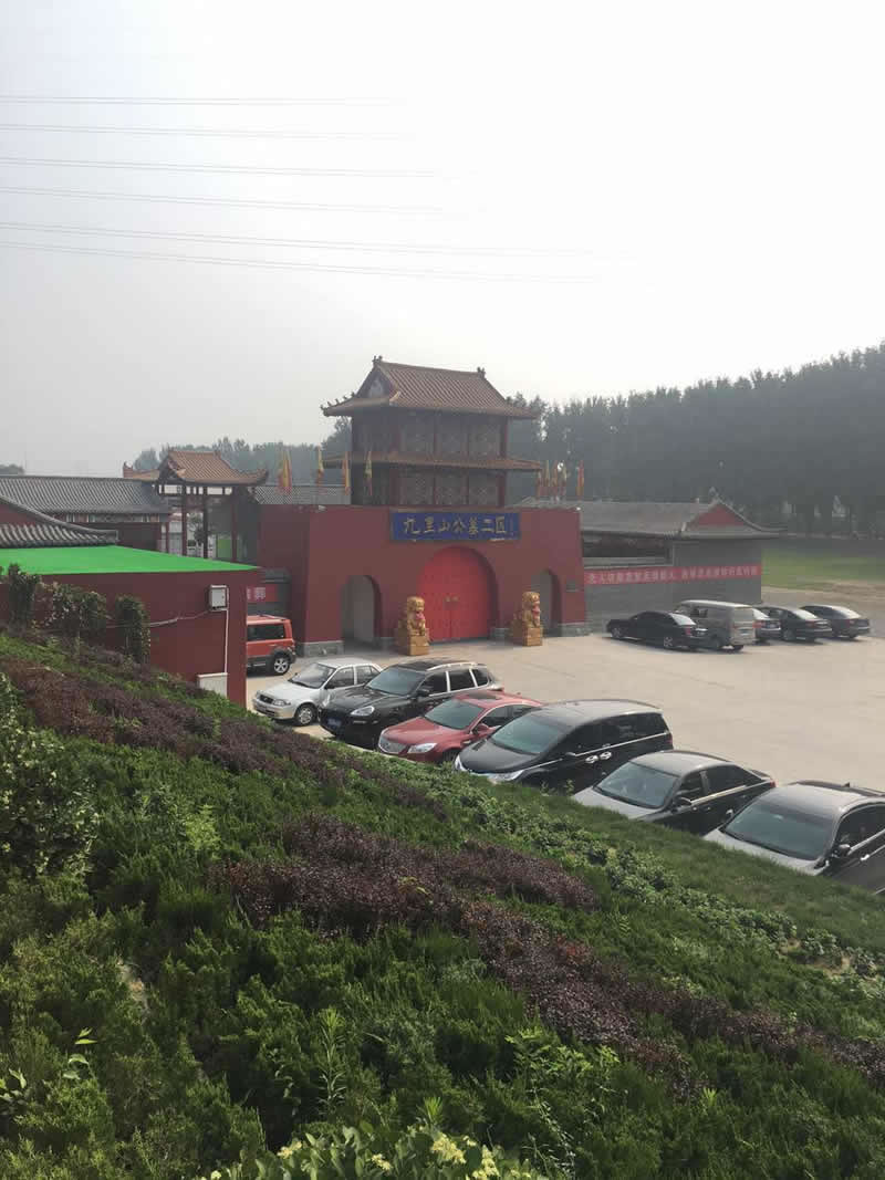 九里山公墓二区停车场