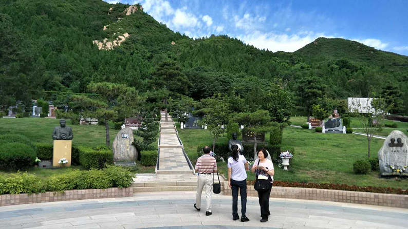 天寿陵园名人大道