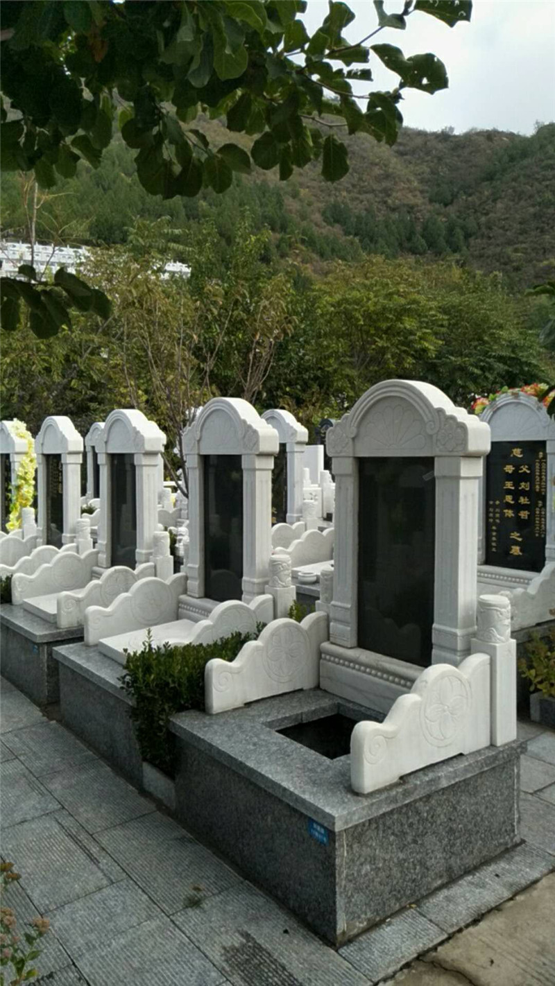 盘龙台公墓宝鼎碑
