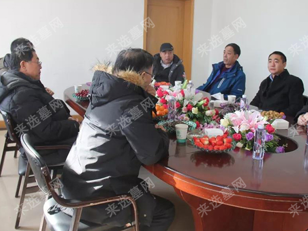 中国殡葬协会会长李建华在万桐公墓指导工作