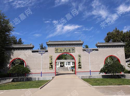 龙泉公墓大门