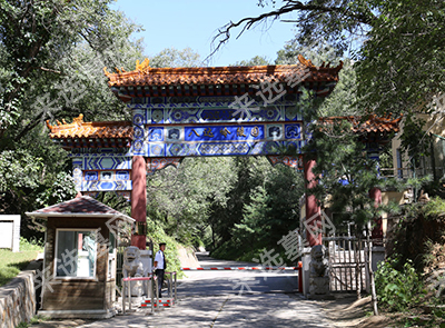 北京八达岭陵园正门