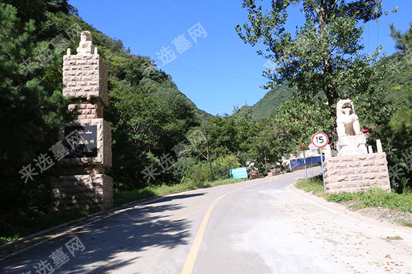 九公山长城纪念林墓区入口