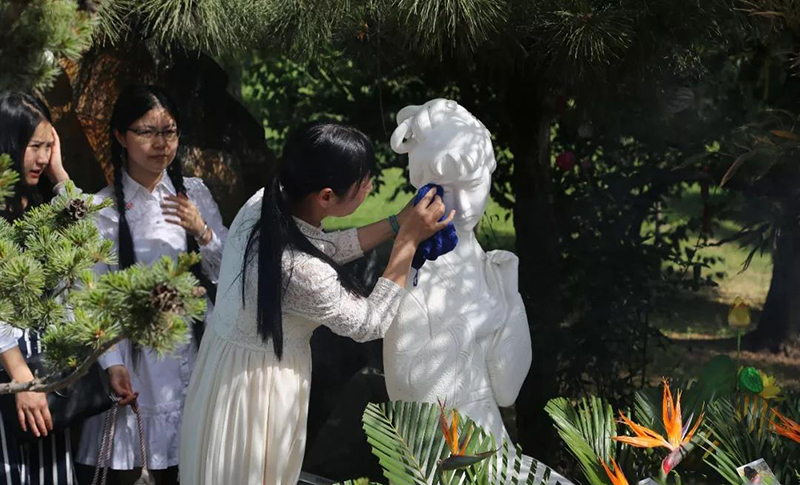 北京天寿陵园陈晓旭女士周年纪念活动