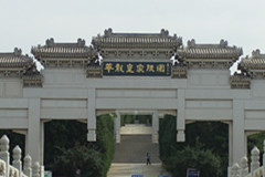 将有皇族血统的奶奶安葬在华龙皇家陵园