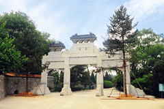 世界华侨陵园帮朋友老公选墓地