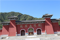 和母亲一块儿去昌平凤凰山陵园选购墓地