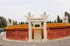 结伴去官厅中华永久陵园选墓地