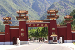 为去世一年的老伴选择家附近的盘龙台公墓