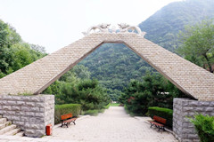 邂逅秋天北京九公山长城纪念林的优美环境,在此为奶奶选款墓碑