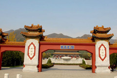 天寿陵园名人墓地,仅次于万安公墓名人,名人够多