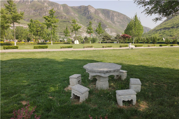 北京昌平区桃峰陵园景观