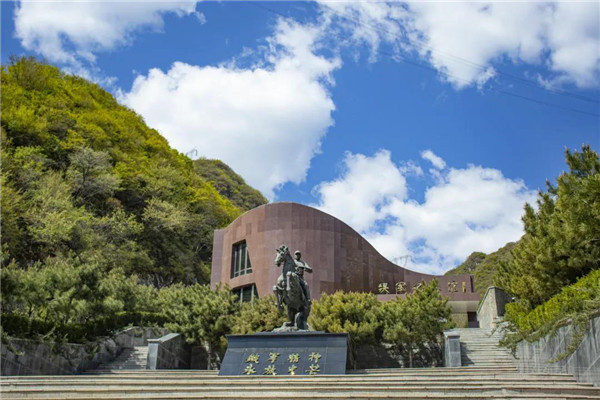 位于长城脚下的铁军纪念园