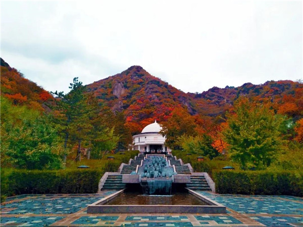 九公山水系景观--秋色中的无名英雄馆