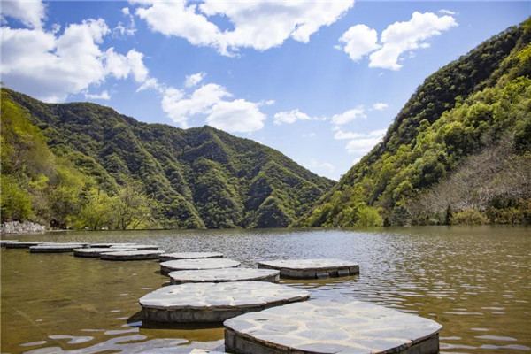 映楸池水天一色景观 