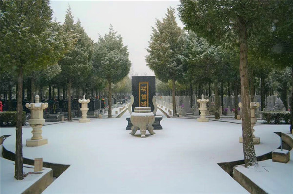 陵园碑