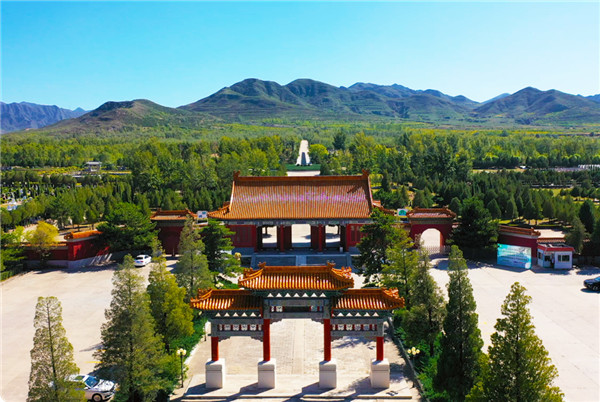 陵园大门