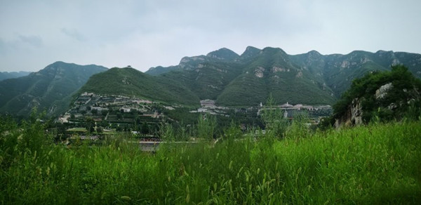 昌平桃峰陵园周围环境