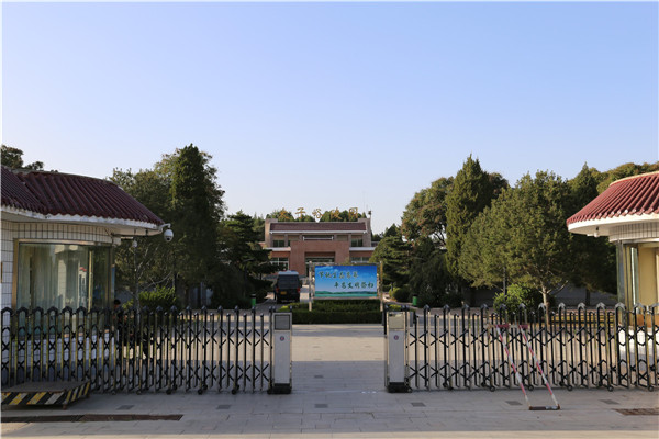 陵园门口