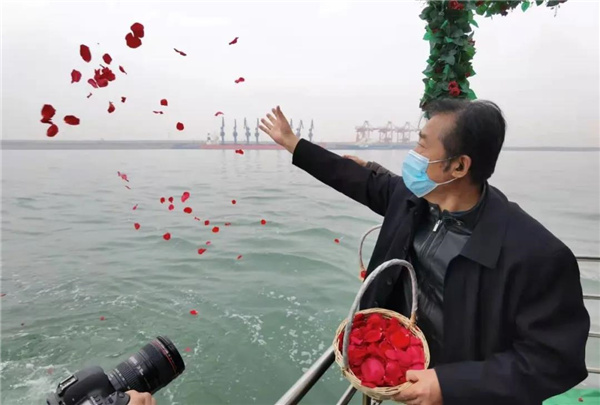 骨灰撒海