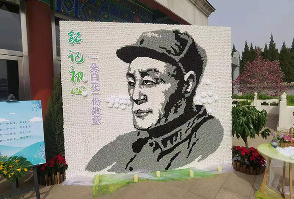 一朵白花一份敬意