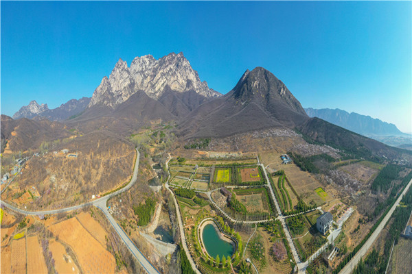 郑州莲花山公墓山脉