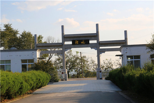陵园大门