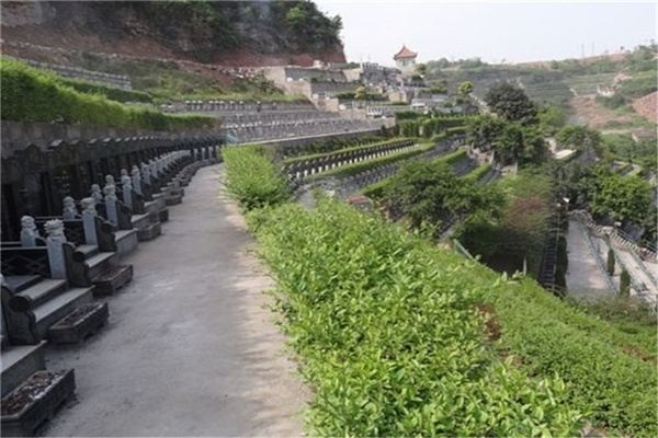 寺坪陵园环境
