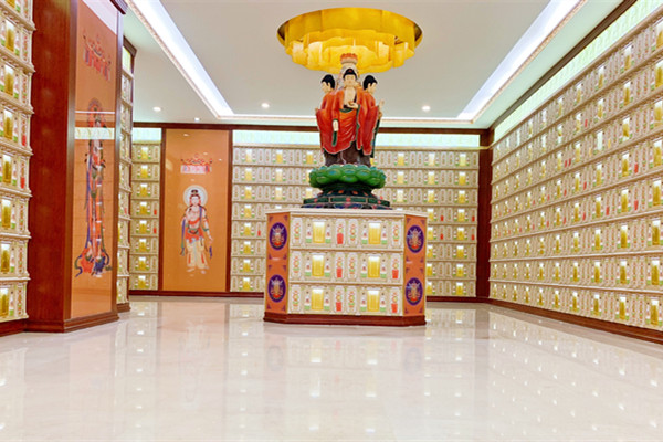 天津玉佛寺寝宫室内