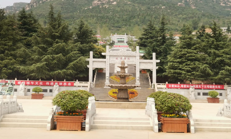 始祖山塔陵园牌坊