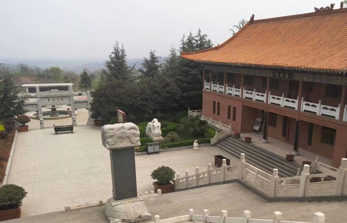 始祖山塔陵园业务大厅侧面 始祖山塔陵园业务大厅侧面