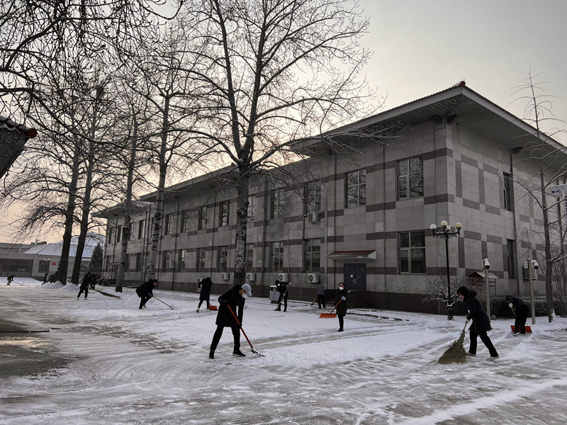 积雪结冰清理干净