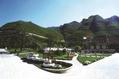 看了昌平桃峰陵园、九里山公墓二区、华夏陵园，最终在桃峰陵园为奶奶选个安息之地