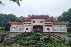 在重庆四公里公墓选墓经历,当时选的价格为8600元壁葬