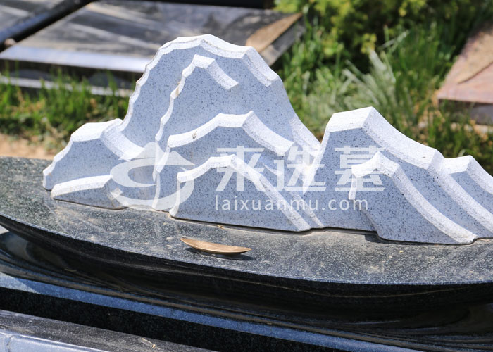 九公山长城纪念林艺术墓碑