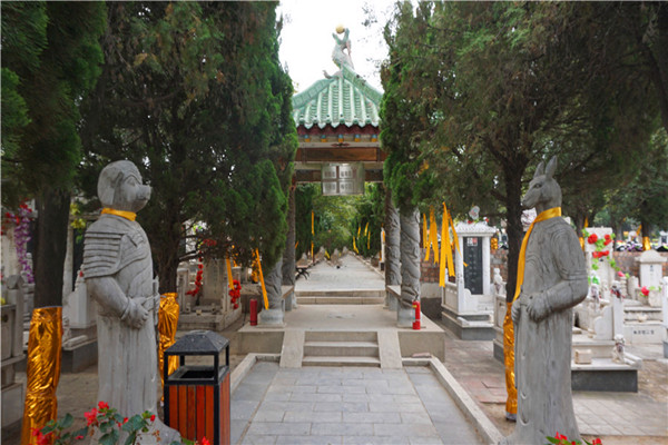 青龙岗墓园