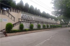 在金鳌山陵园为亲人选个双穴立碑,价格是4万左右很大气