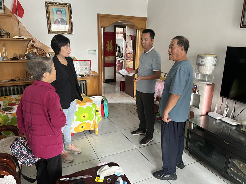 送上慰问品和节日的祝福