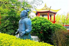 忠魂铸春秋,安眠凤栖园